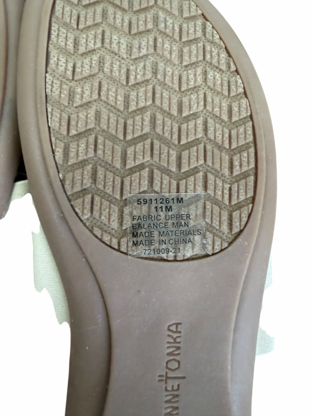 Minnetonka Tricia Women’s Thong Sandal Tan Fringe Pom Size 11 - Picture 4 of 9